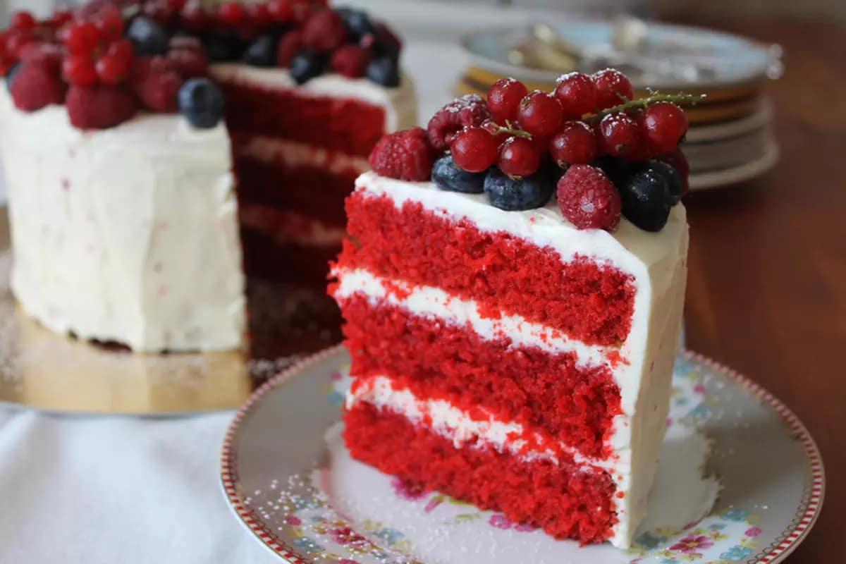 red ribbon cake design