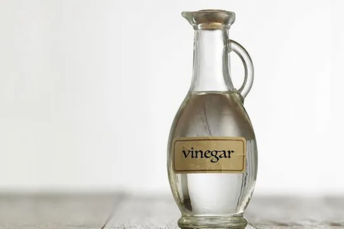 white synthetic vinegar
