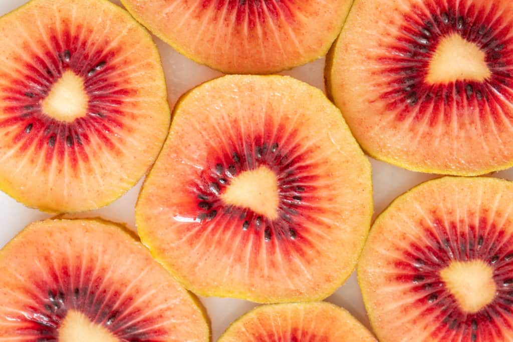 Red kiwi fruit benefits