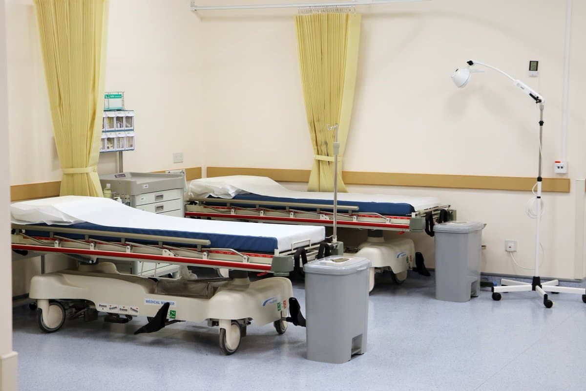 Mechanical hospital bed