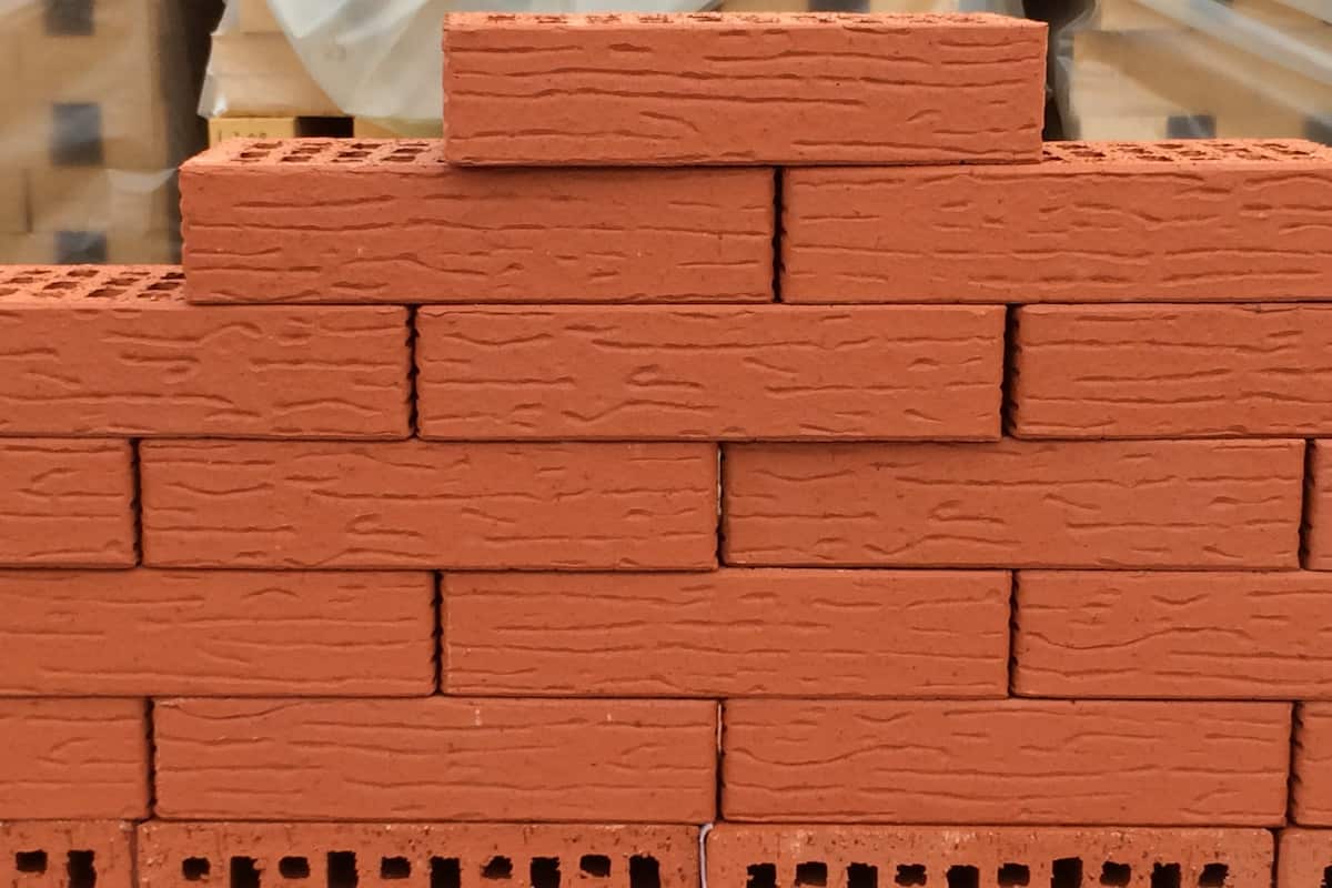 clay brick size