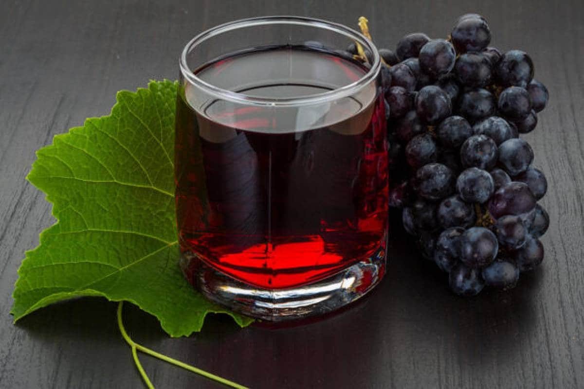 red grapes drink