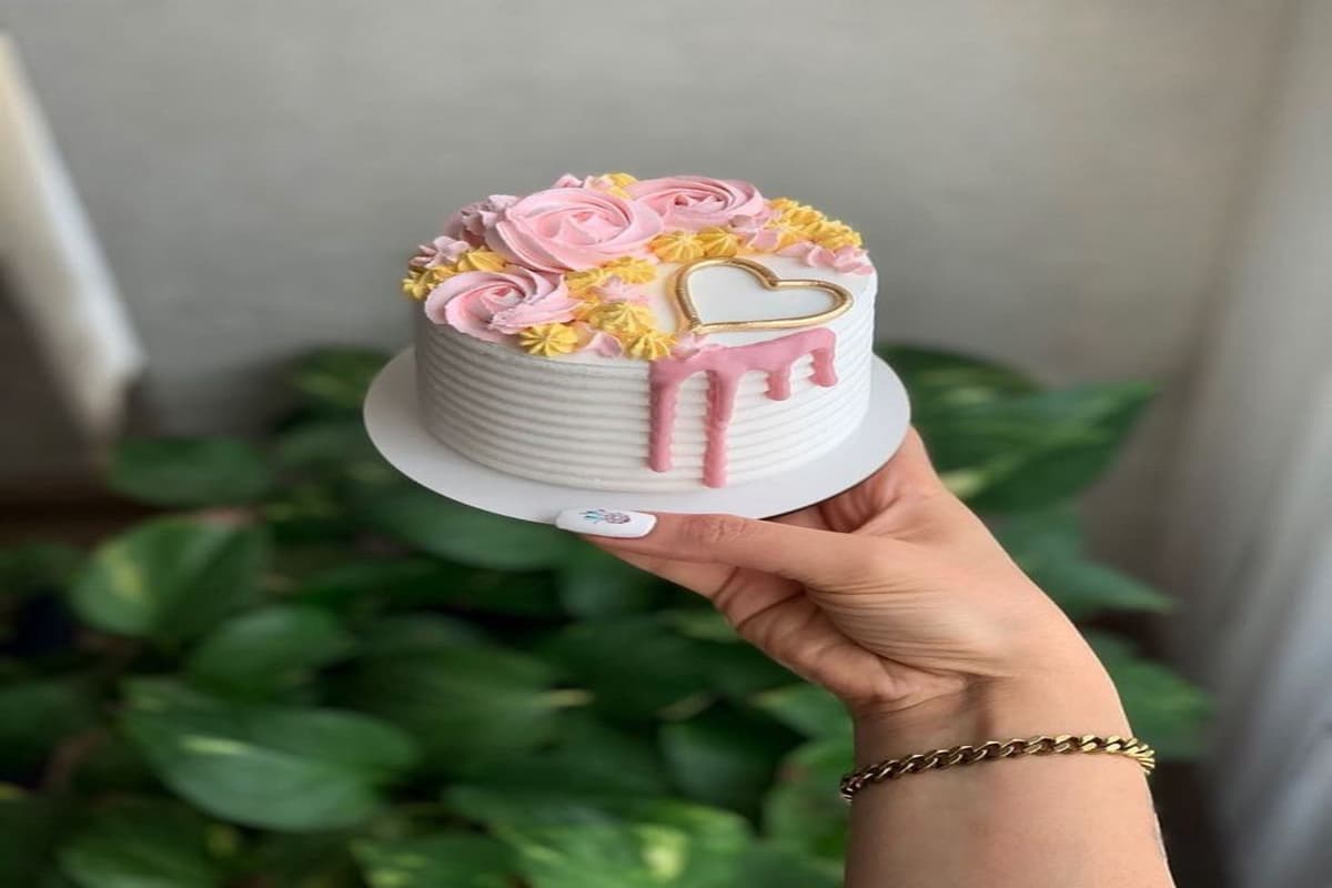 Small Cake Ideas | Tiny cakes, Mini cakes, Yummy cakes