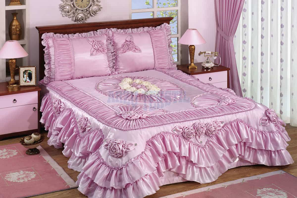 ruffled bedspread with split corners