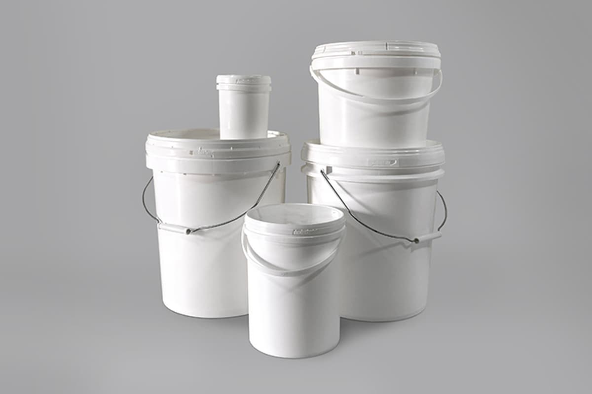large plastic bucket with lid