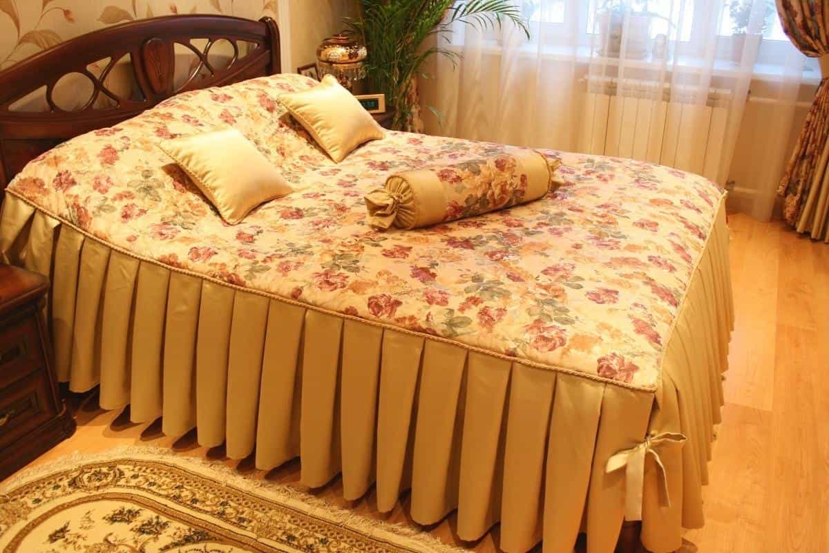 ruffled bedspreads king size