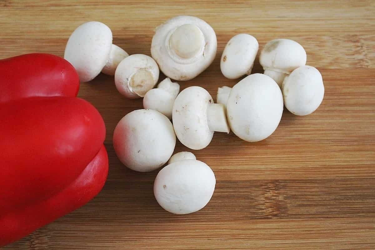 white mushroom poisonous
