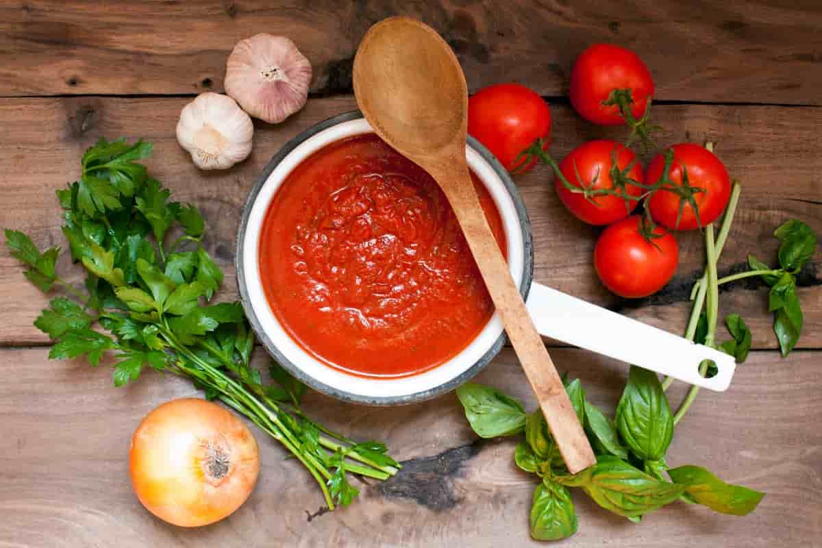 Different types of tomato paste