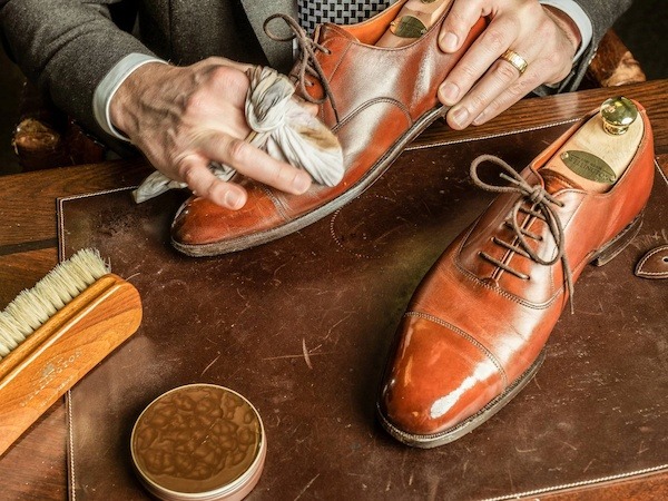 Which Tools Are Needed to Make the Leather Waxed and Shined?