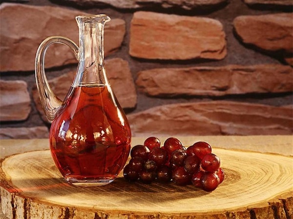 Benefits of Grape Vinegar for Skin