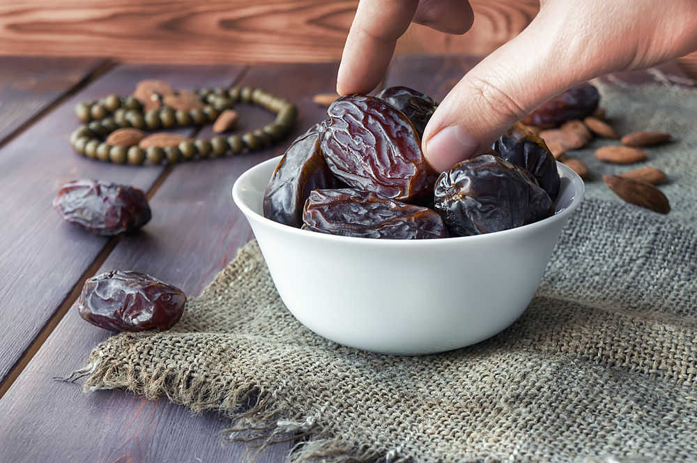 How to Eat Dates