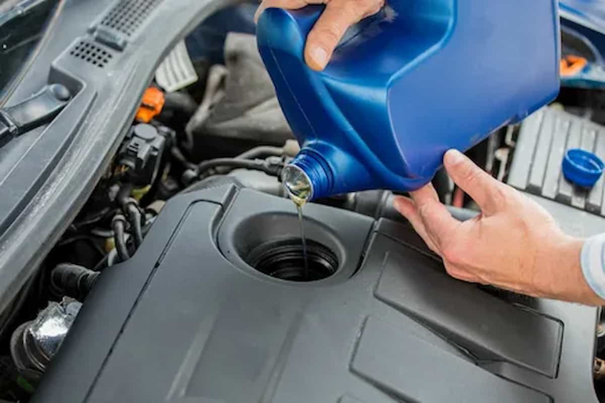 what is engine oil?