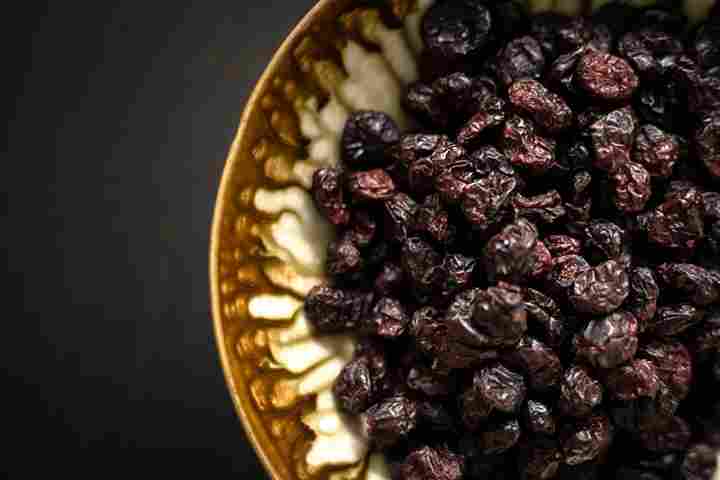6 Black Raisins Calories