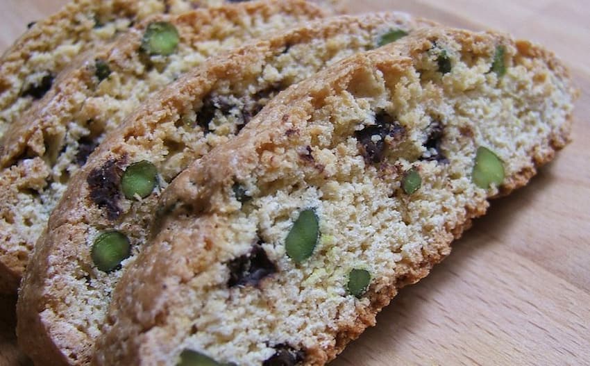 pistachio yeast bread