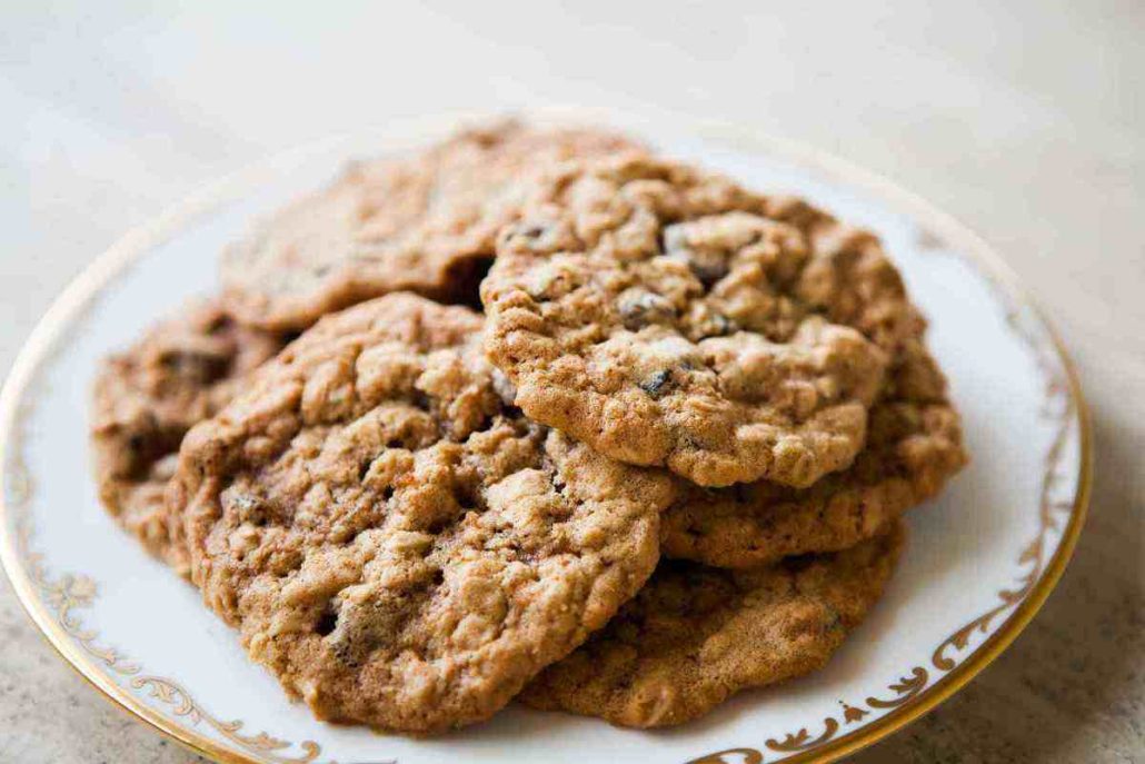 Oatmeal cookies with raisins