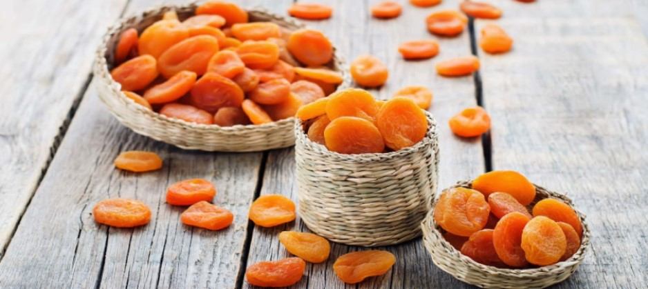 Natural dried apricot