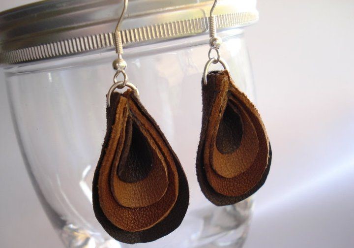 The leather earrings with Cricut