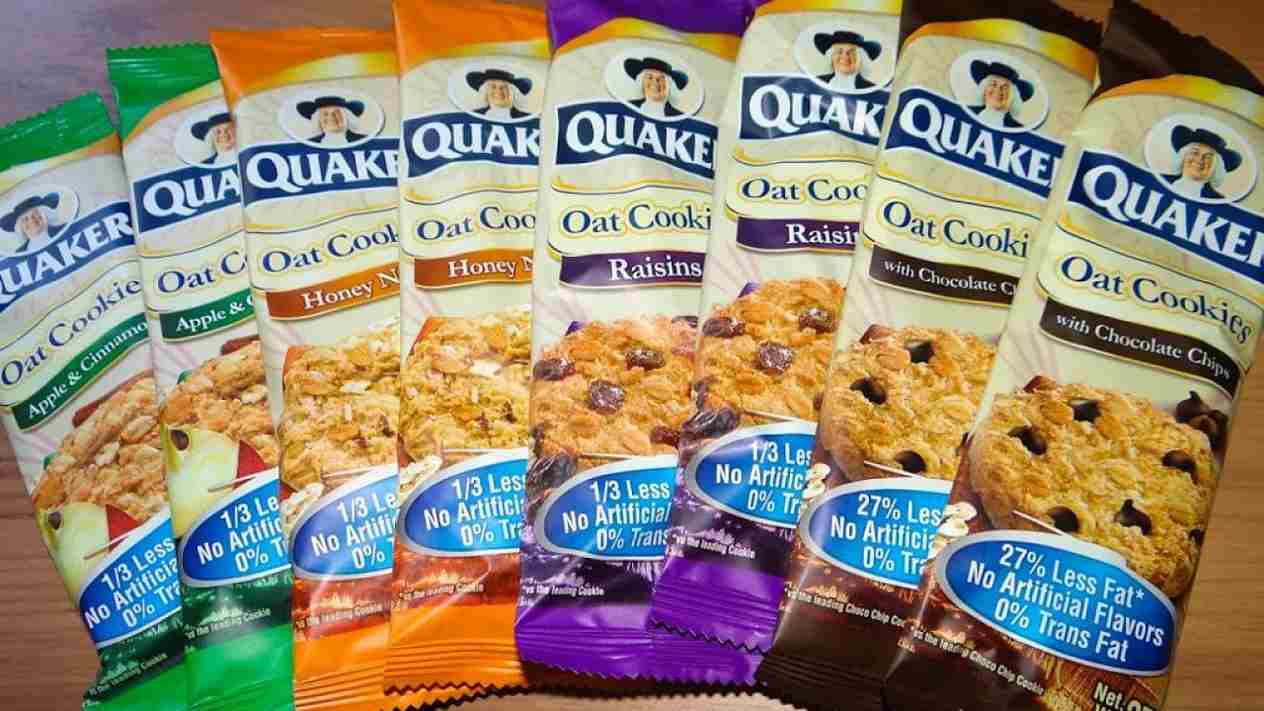 Quaker oatmeal dates walnuts raisins