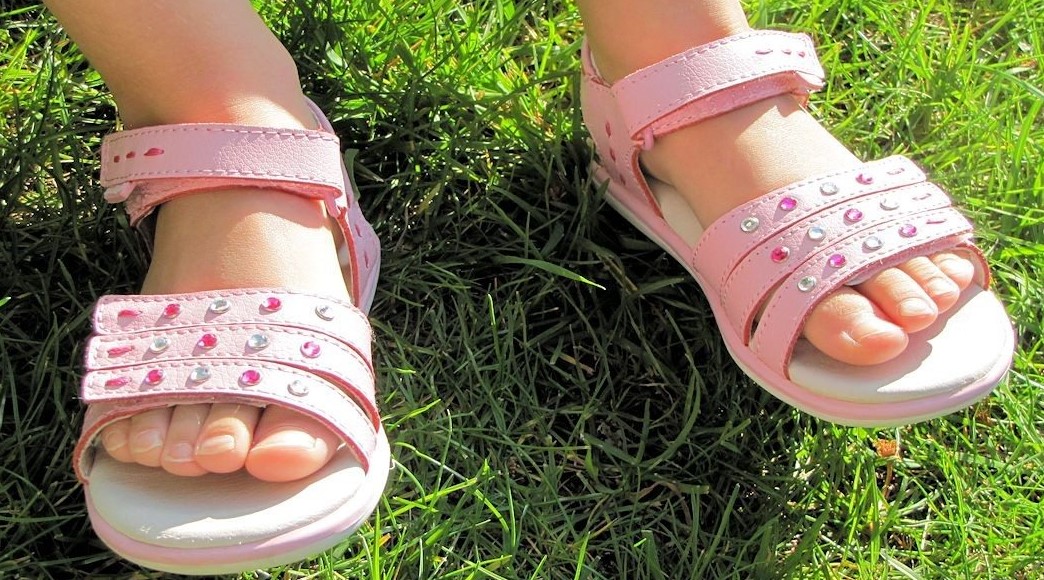 The purchase price of green sandals + advantages and disadvantages ...