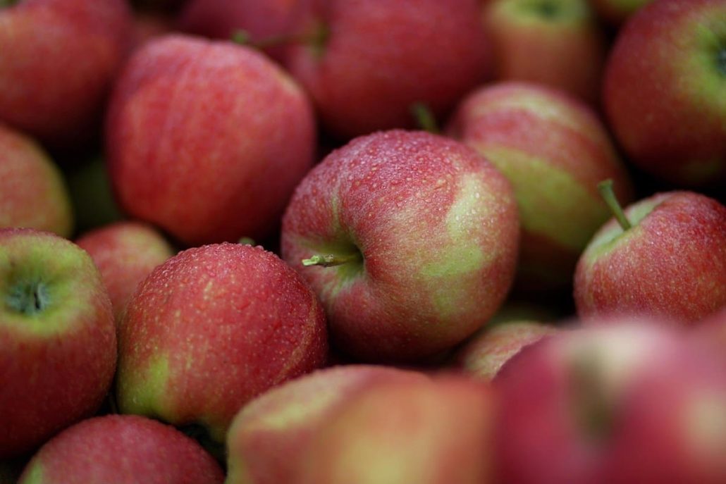 red delicious apple vs Honeycrisp