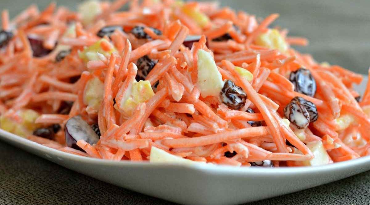 Carrot salad with raisins