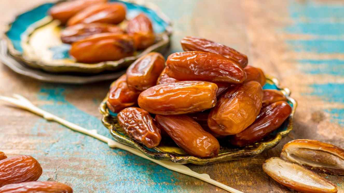 dates without seeds naturally