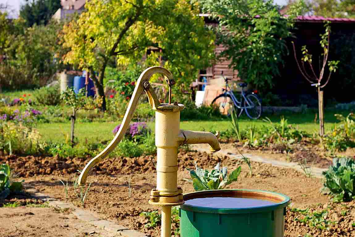 hand irrigation pump keeps losing prime