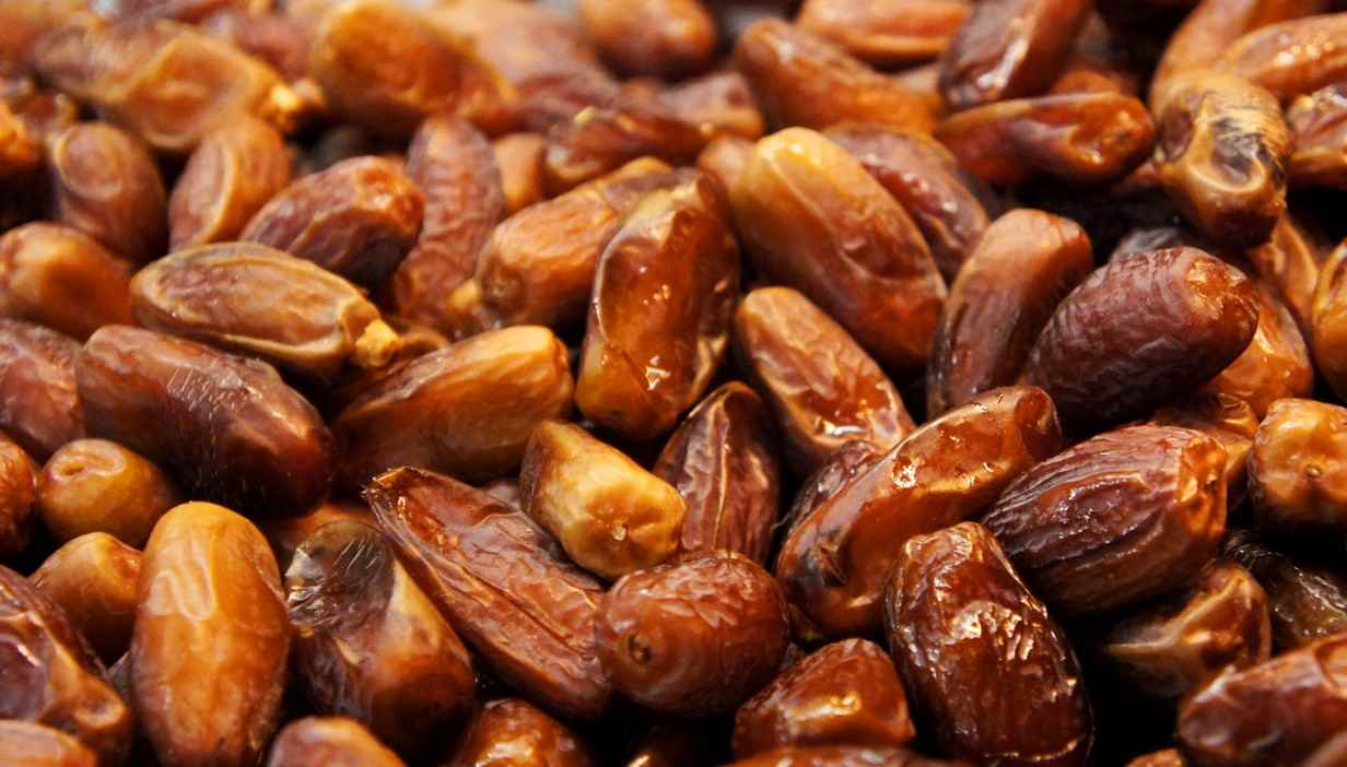 how are seedless dates made