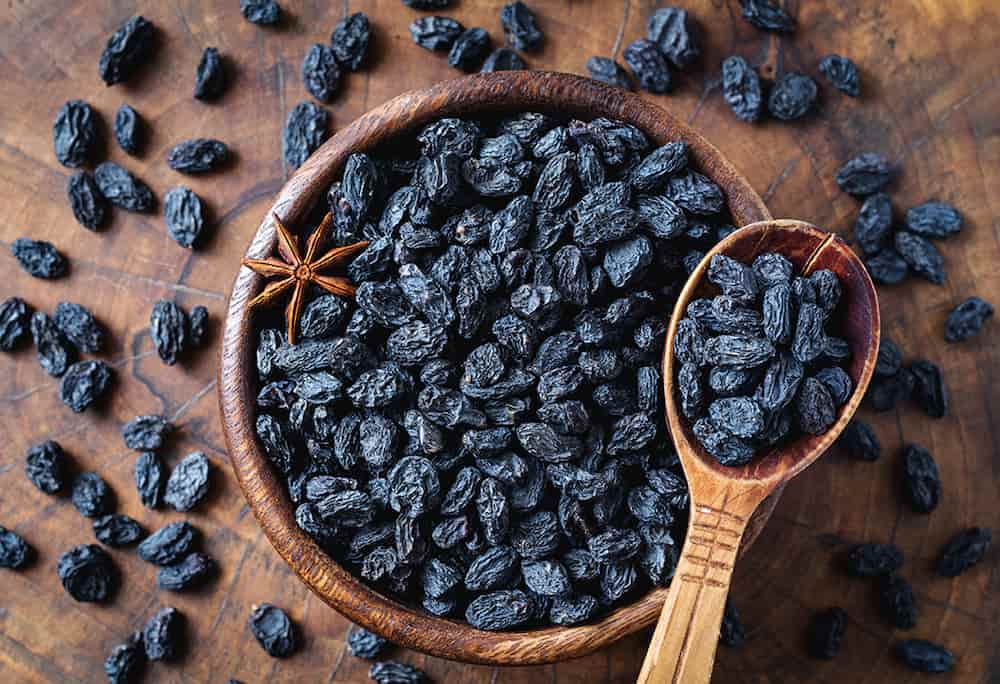 organic black raisins