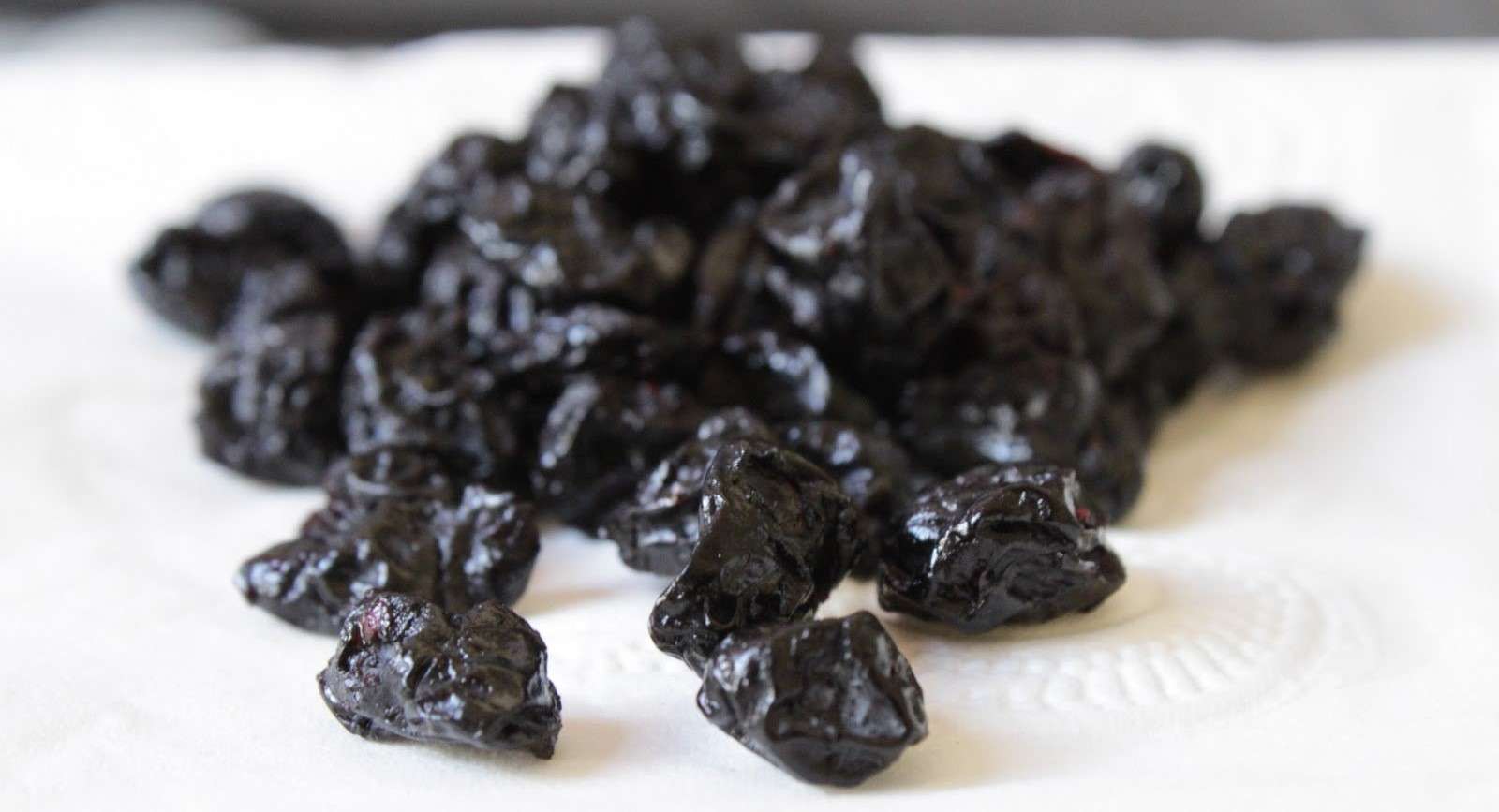 Calories in 1 black raisins