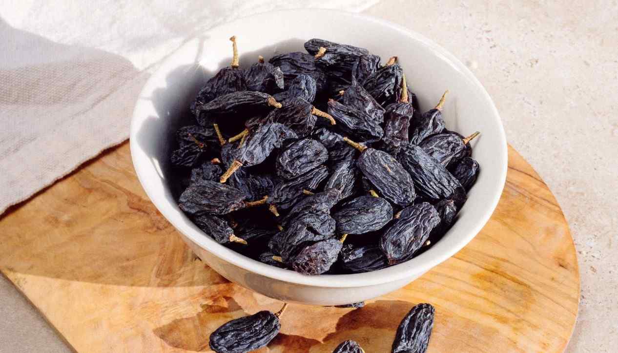 Black raisins with seeds near me