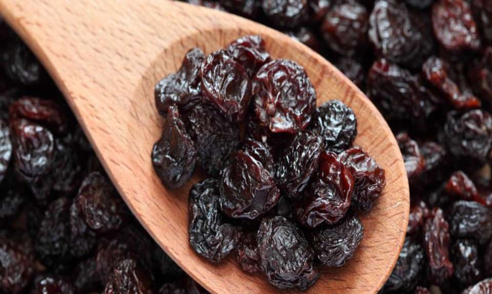 Black raisins contains