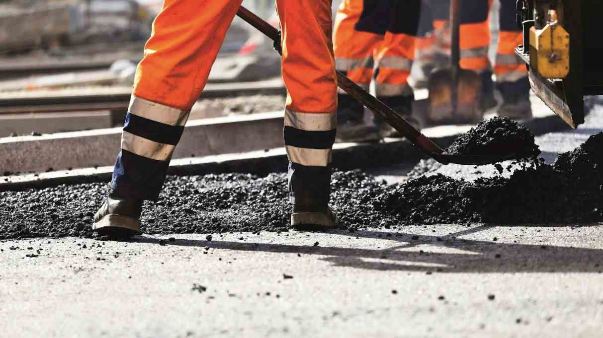 use of asphalt in road construction