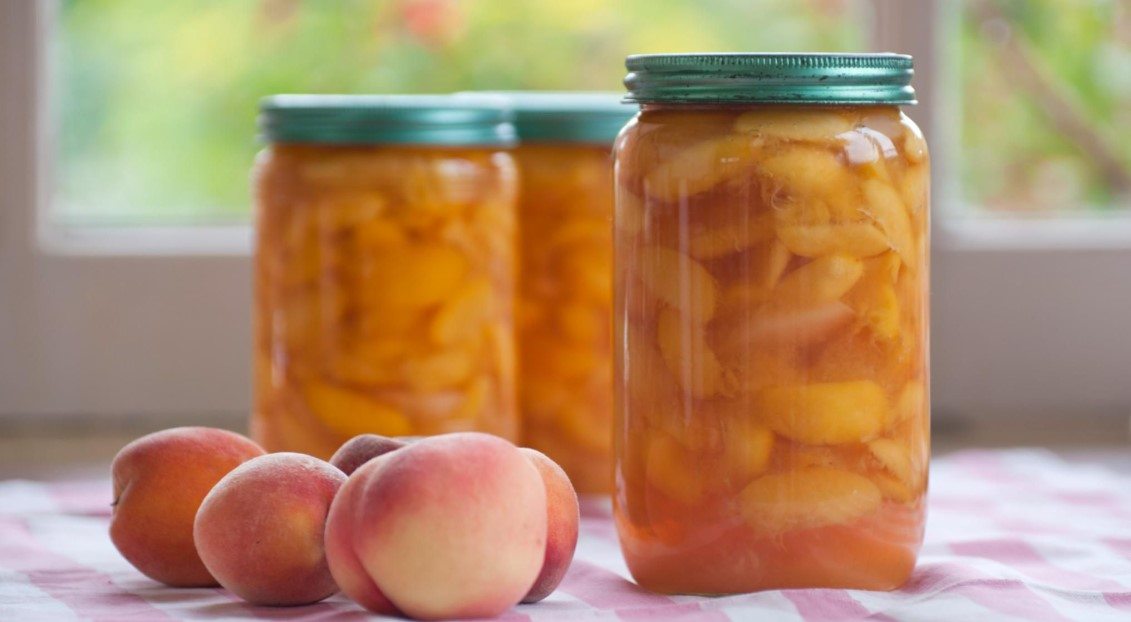Canned peaches in light syrup