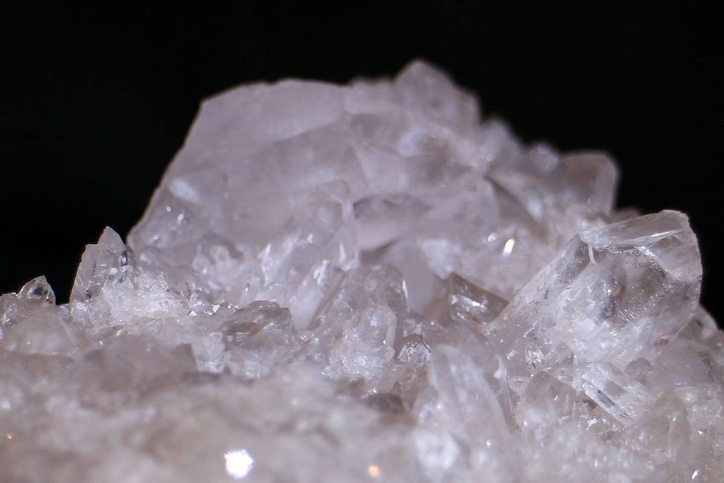 white quartz crystal stone
