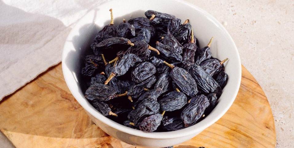 how to use black raisins