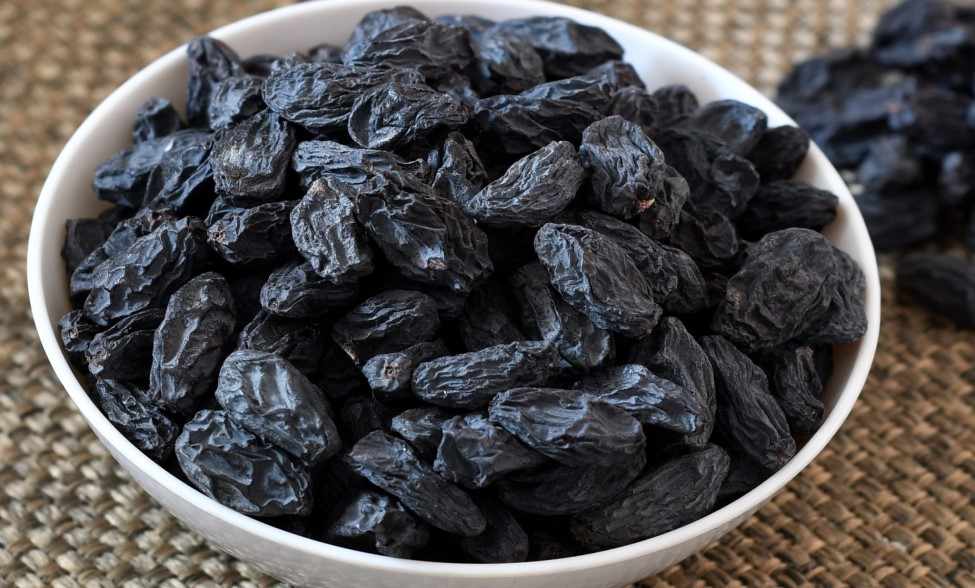 what is the use of black raisins