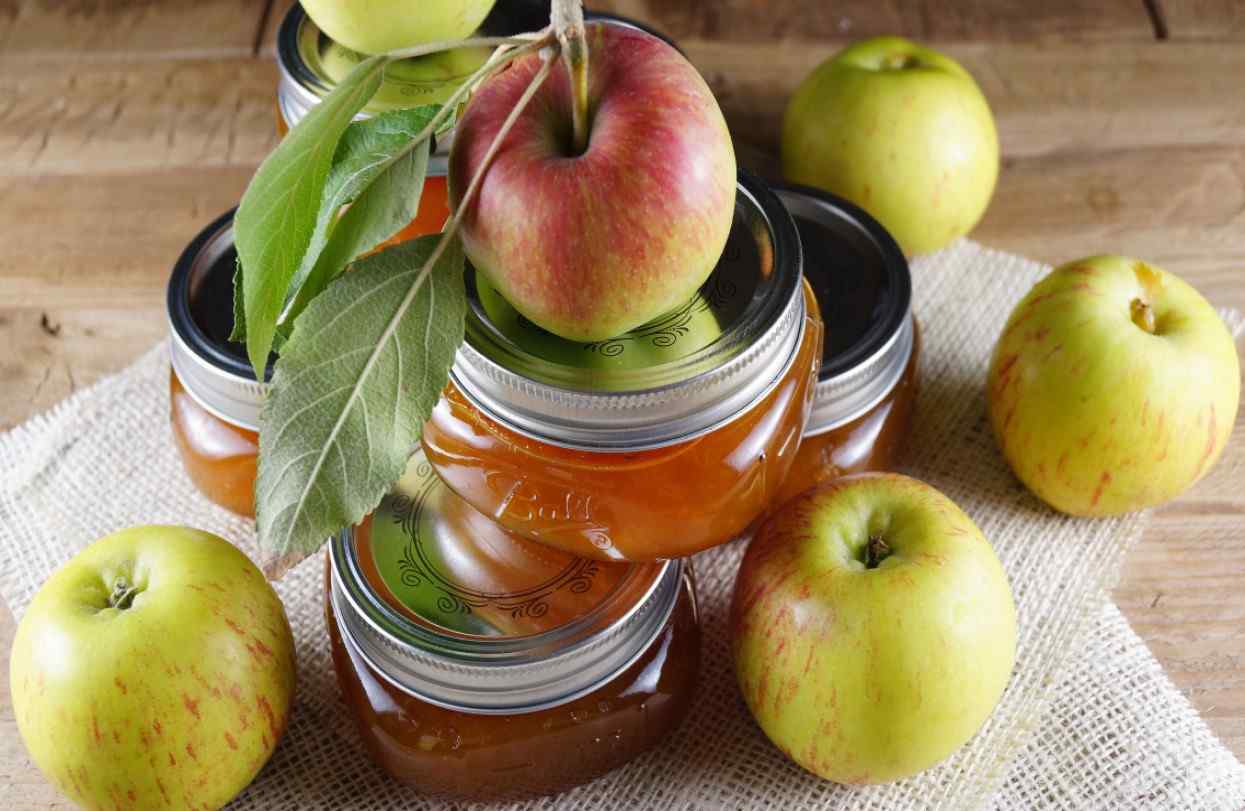 Old fashioned apple jam