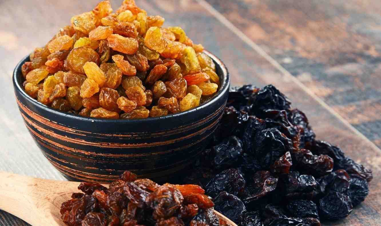Black raisins calories 100g