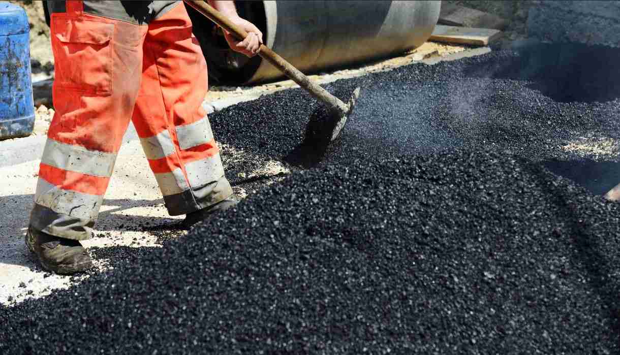 difference between asphalt and bitumen