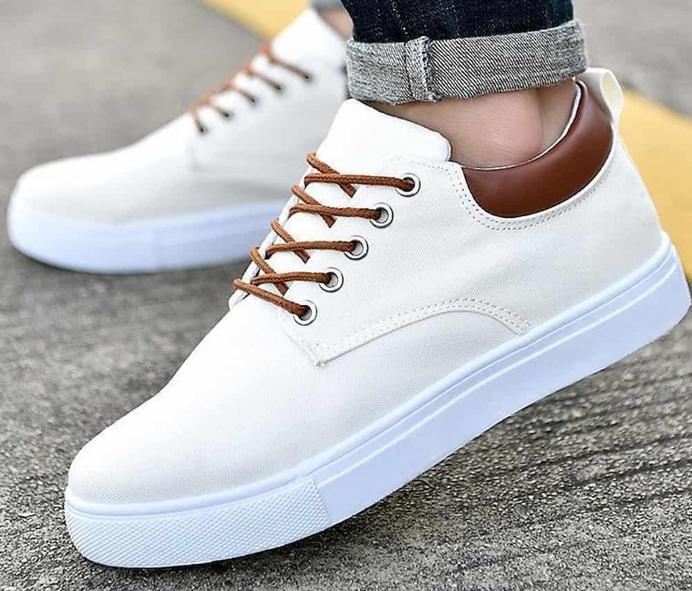 casual shoes under 300