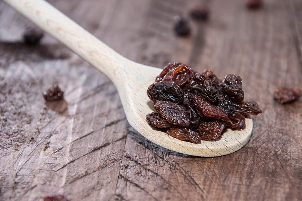 Black Raisins With Seeds Benefits