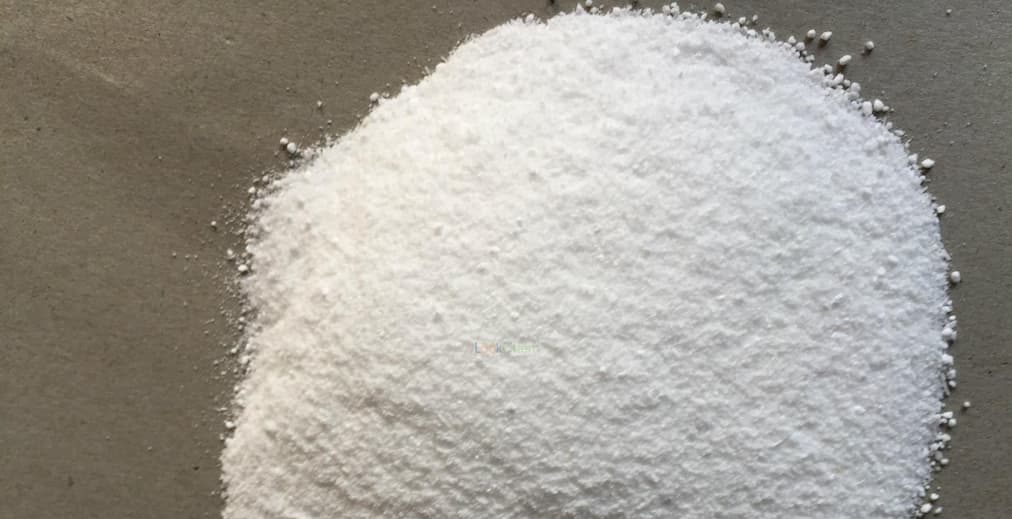 Natural bentonite clay powder
