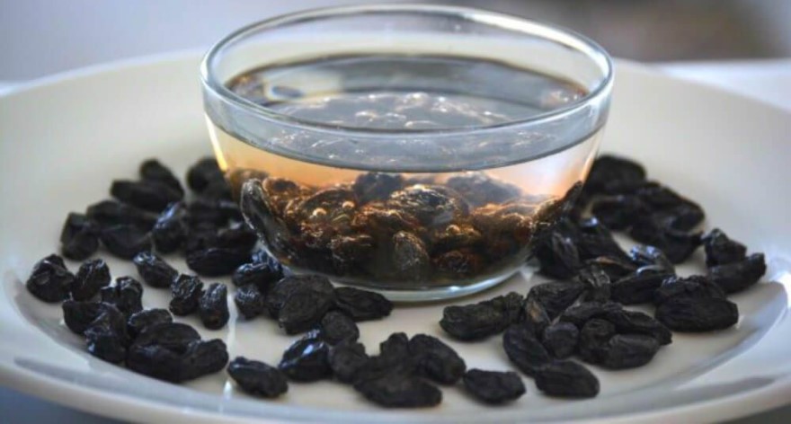 what are black raisins called