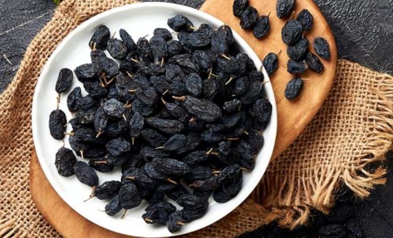 utility of black raisins
