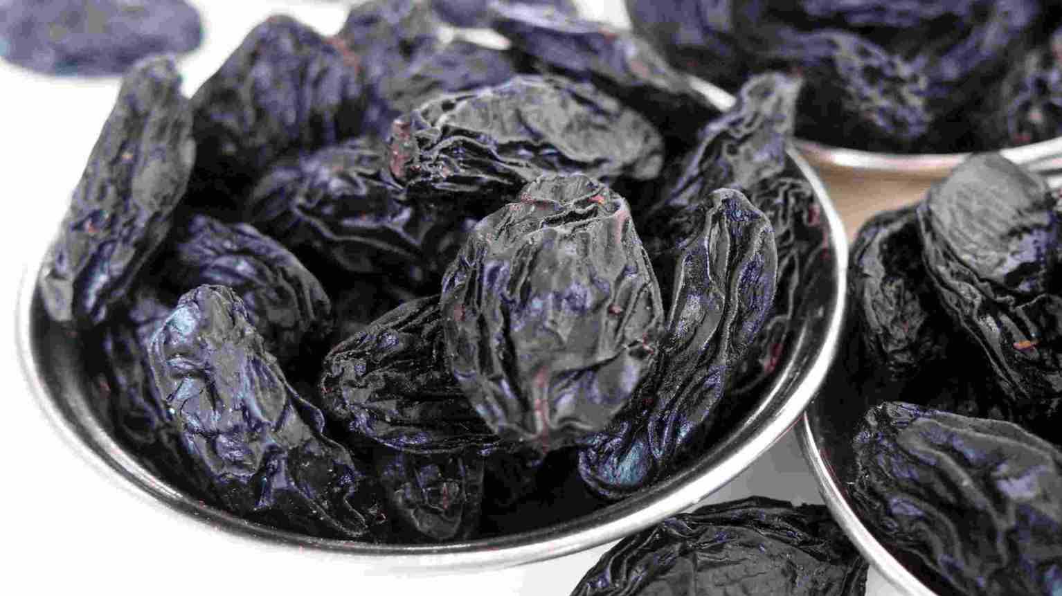 nutritional benefits of black raisins