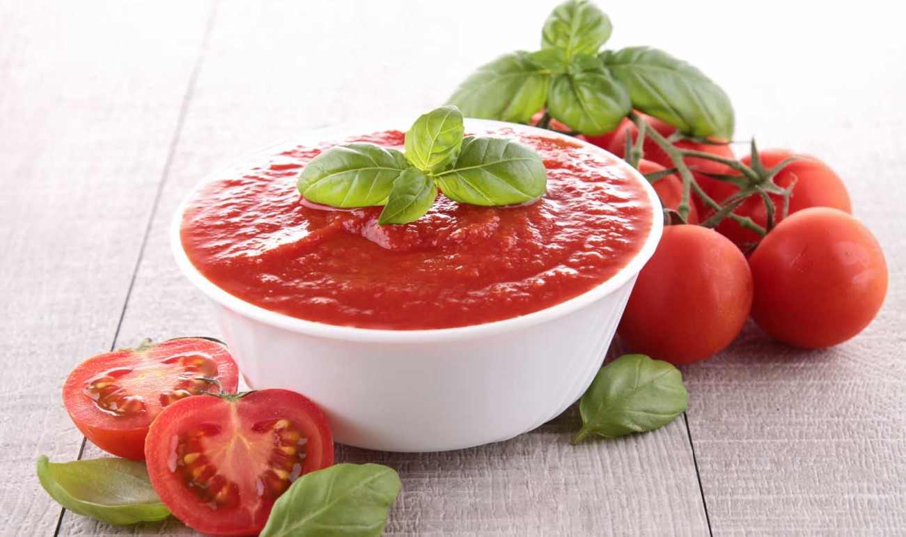 Quick tomato sauce with canned diced tomatoes