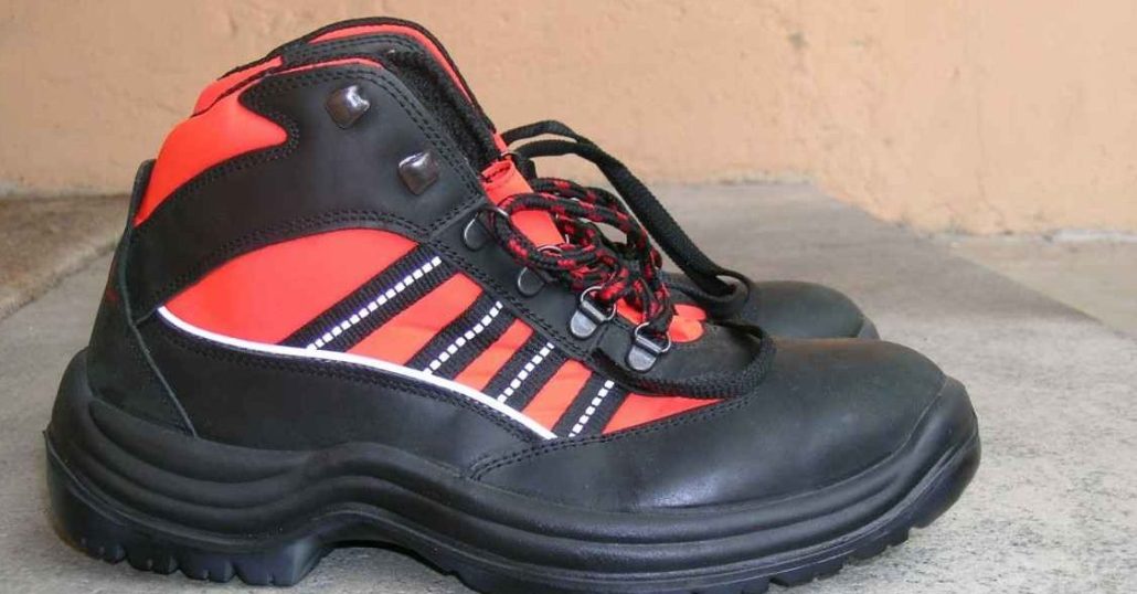 safety shoes vs safety boots