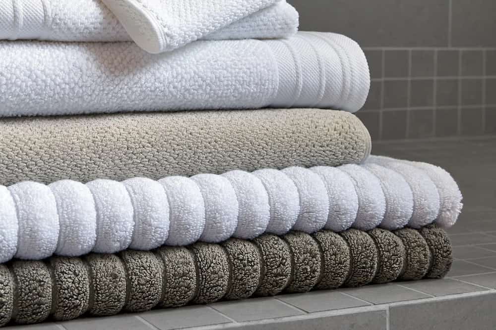 Coat the towel pattern with a hooded towel