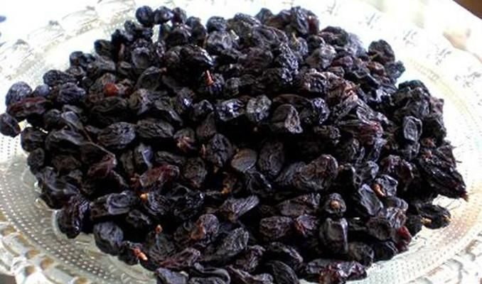 black raisins in first trimester